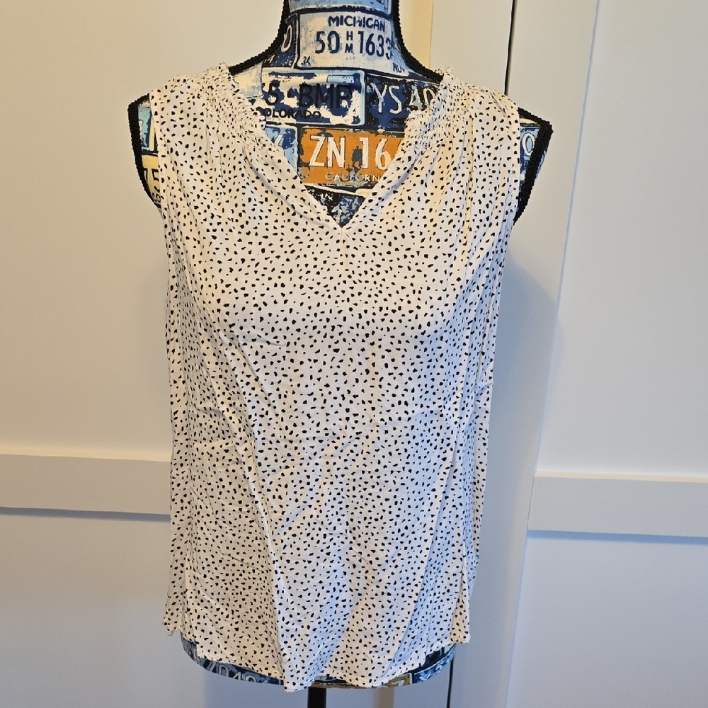 A New Day White and Black Sleeveless Blouse